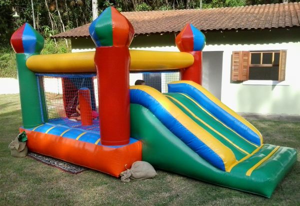 ALUGUEL DE PULA PULA COM ESCORREGADOR